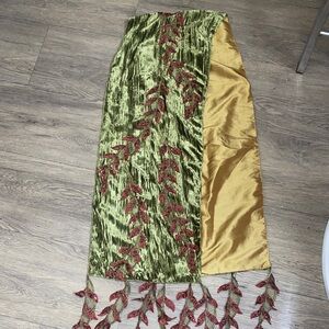 Elegant Green and Gold table decor with Leaf Detailing from Aldik